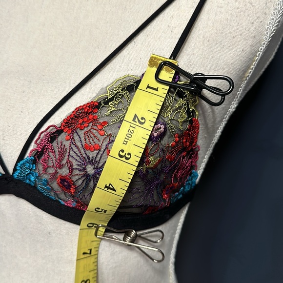 NWOT “Out from Under” triangular lacy bralette size:SP - Picture 14 of 14